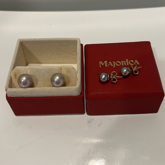Majorica Pearl Earrings - Two Pairs - With One Box - Picture 5 of 7